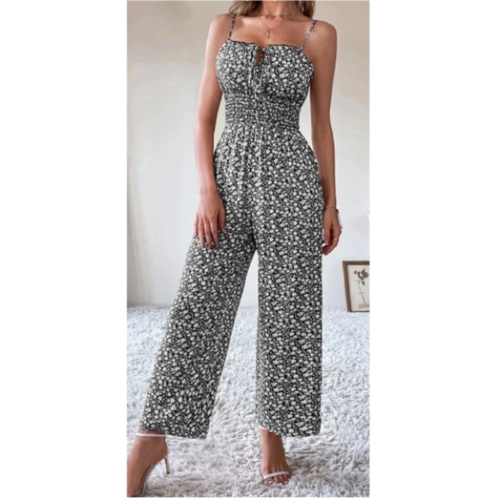 NWOT FLORAL SHIRRED WAIST TIE FRONT JUMPSUIT! NEVER WORN! - Picture 4 of 5
